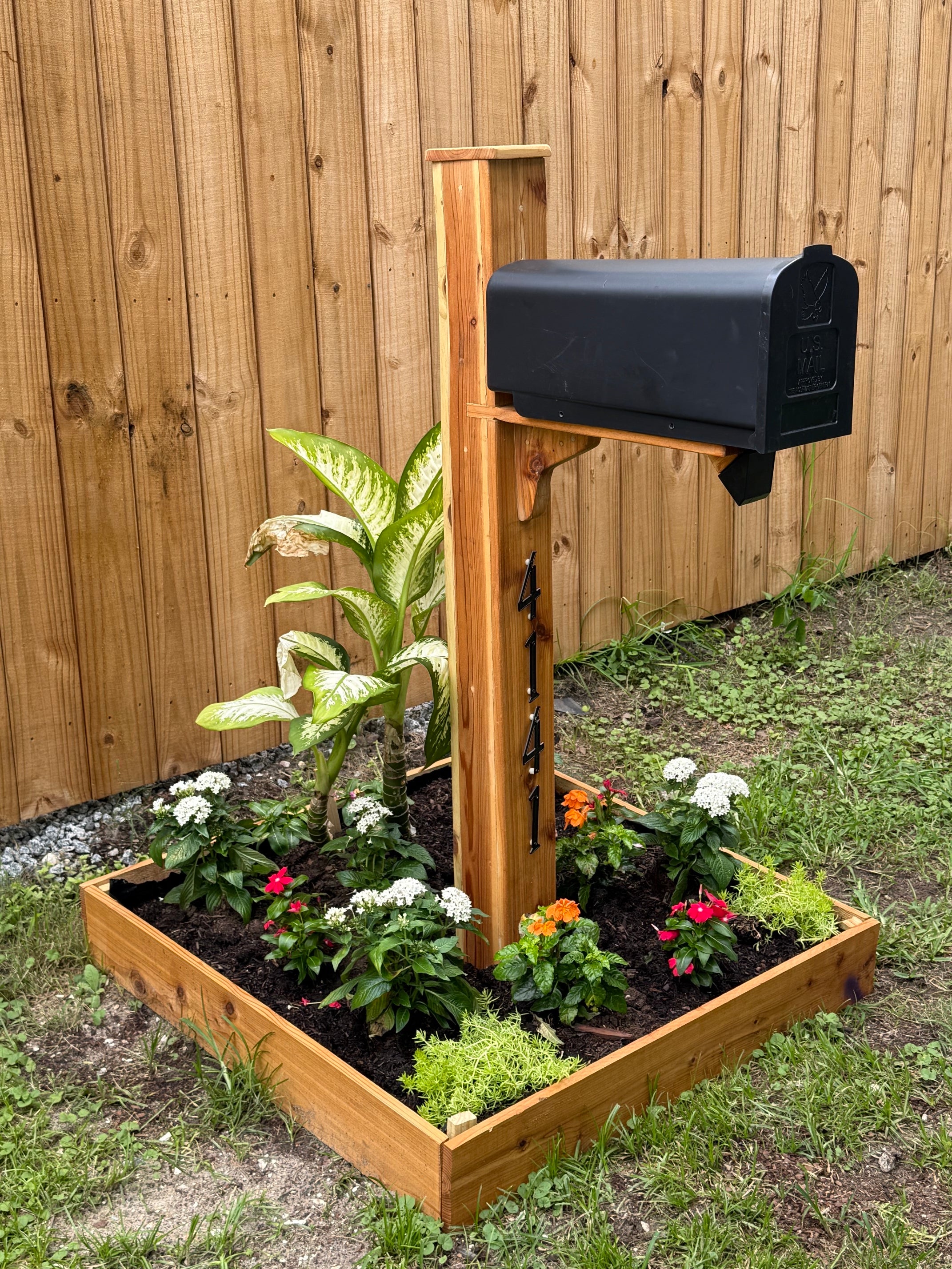 Cedar Post Elite Mailbox